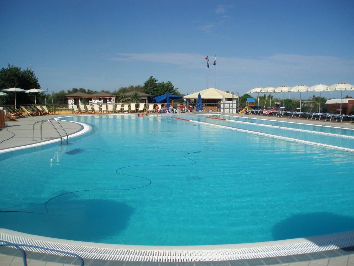 Oasi Del Mare Aparthotel Tirrenia Exterior photo