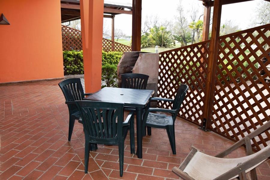 Oasi Del Mare Aparthotel Tirrenia Exterior photo